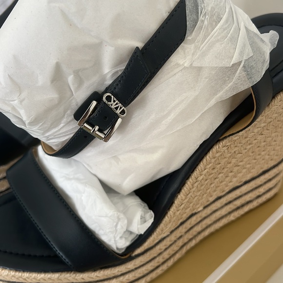 NWB Michael Kors Leighton Wedge - Picture 6 of 11